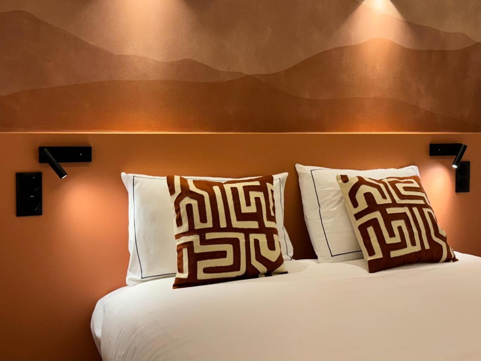 Deluxe One-Bedroom Apartment