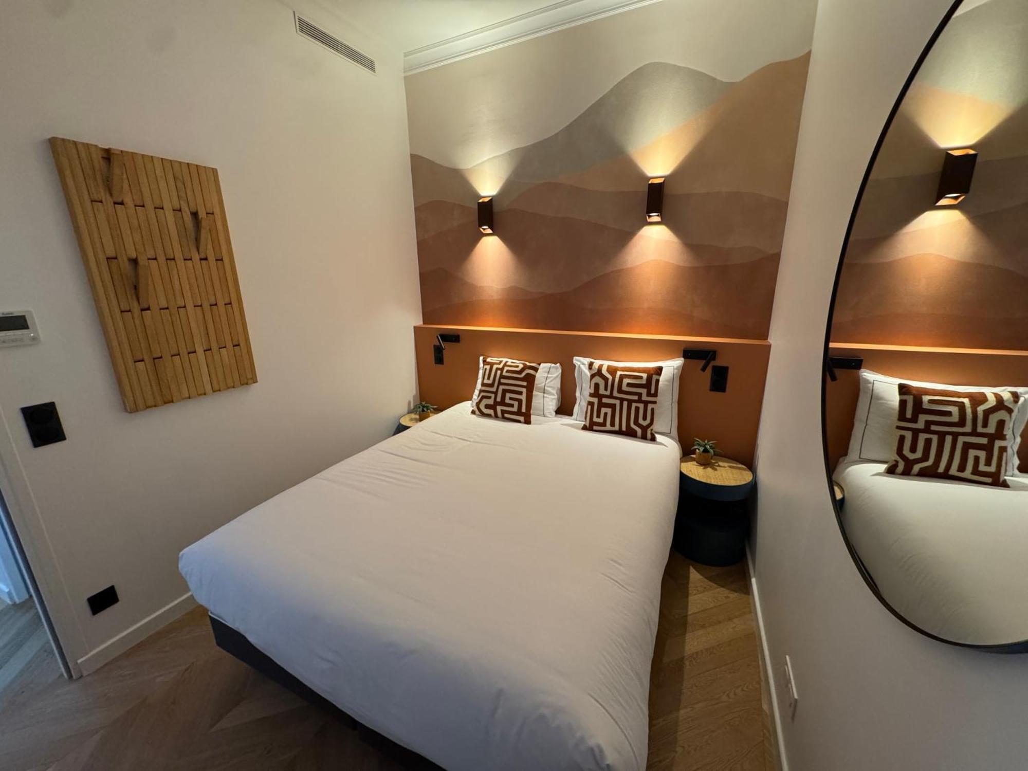 Deluxe One-Bedroom Apartment